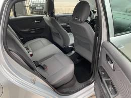 VOLKSWAGEN - FOX - 2010/2011 - Prata - R$ 30.900,00