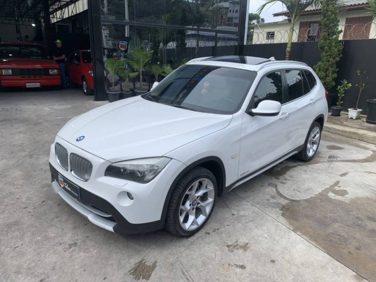 BMW - X1 - 2011/2012 - Branca - R$ 74.990,00