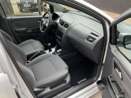 VOLKSWAGEN - FOX - 2010/2011 - Prata - R$ 30.900,00