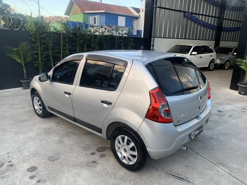 RENAULT - SANDERO - 2010/2010 - Prata - R$ 26.900,00