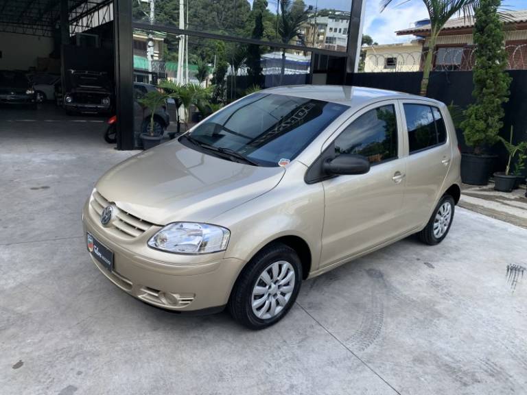 VOLKSWAGEN - FOX - 2004/2005 - Bege - R$ 23.900,00