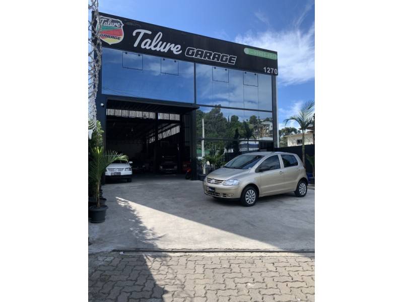 VOLKSWAGEN - FOX - 2004/2005 - Bege - R$ 23.900,00