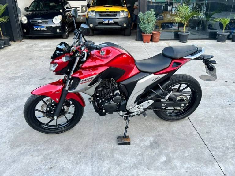 YAMAHA - FAZER - 2021/2021 - Vermelha - R$ 21.900,00