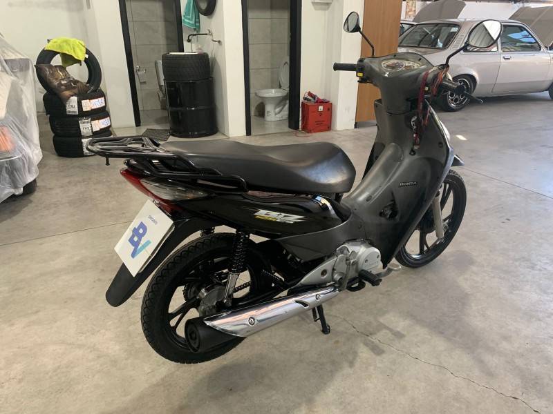 HONDA - BIZ 125 - 2006/2006 - Preta - R$ 8.500,00