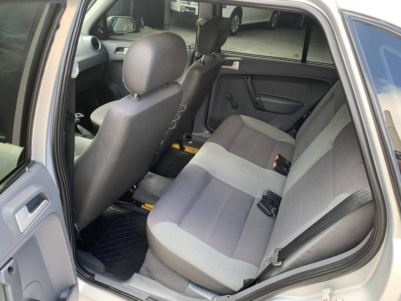 VOLKSWAGEN - GOL - 2007/2008 - Prata - R$ 85.000,00