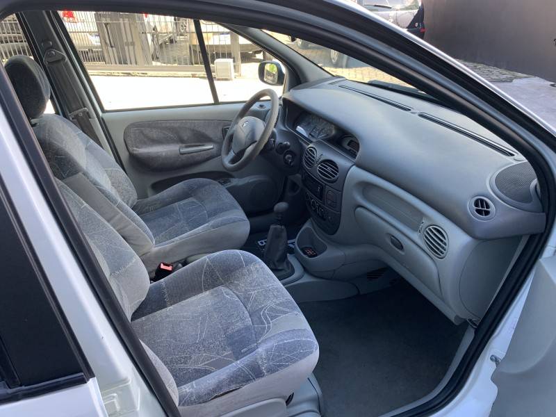 RENAULT - SCÉNIC - 2002/2003 - Branca - R$ 18.500,00