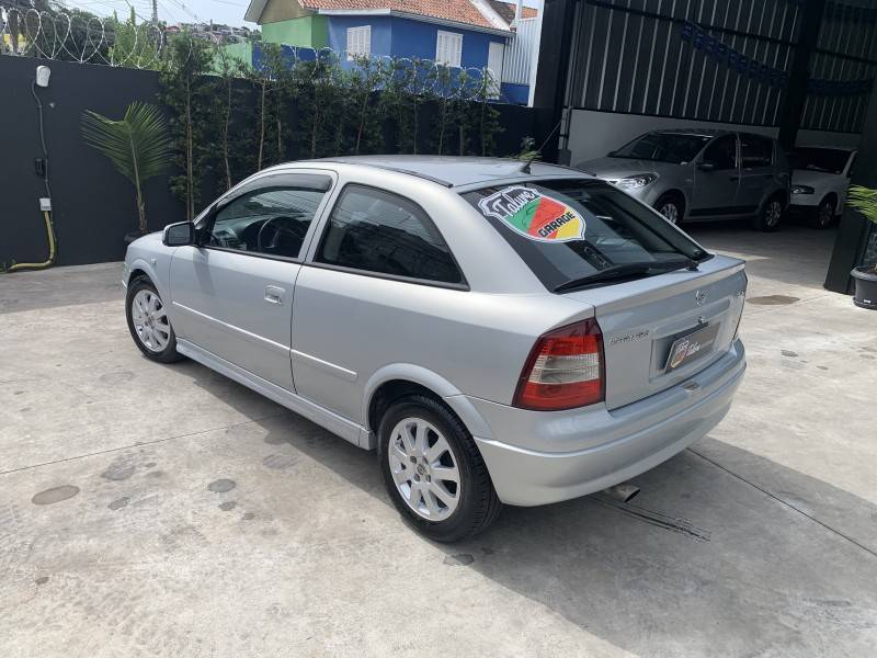 CHEVROLET - ASTRA - 2000/2001 - Prata - R$ 32.000,00