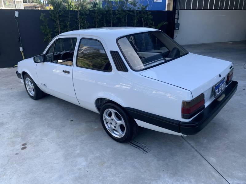 CHEVROLET - CHEVETTE - 1993/1993 - Branca - R$ 14.800,00