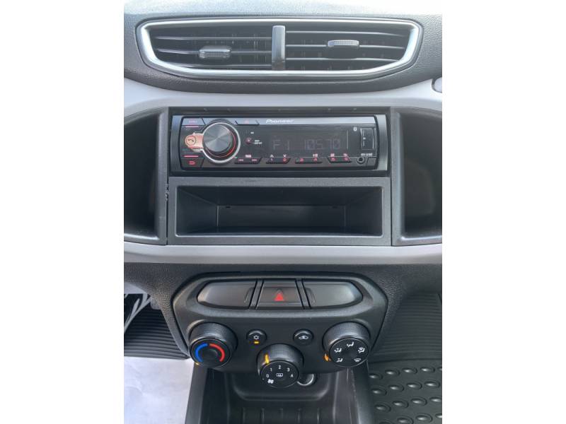 CHEVROLET - ONIX - 2015/2015 - Prata - R$ 40.900,00