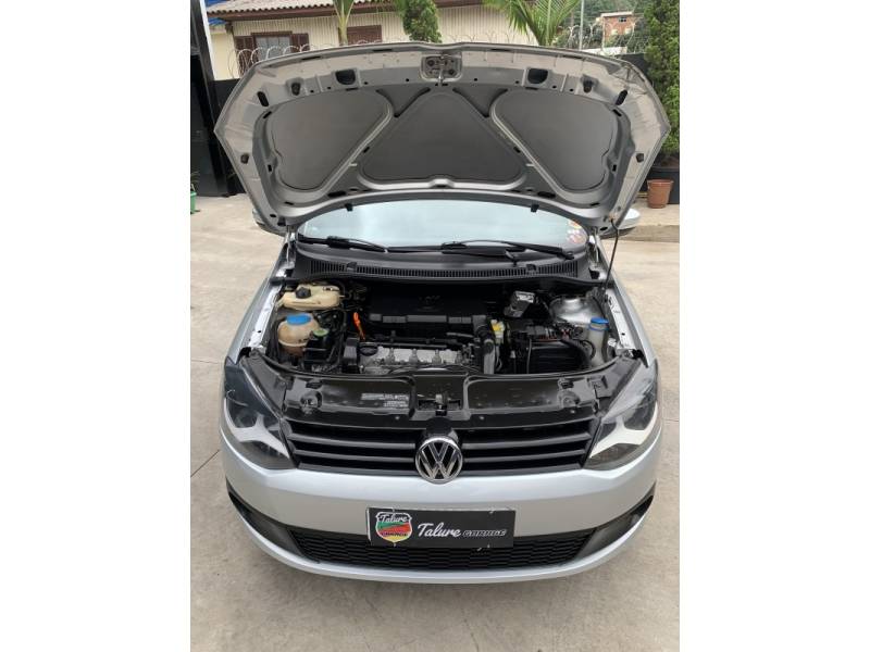 VOLKSWAGEN - FOX - 2010/2011 - Prata - R$ 30.900,00