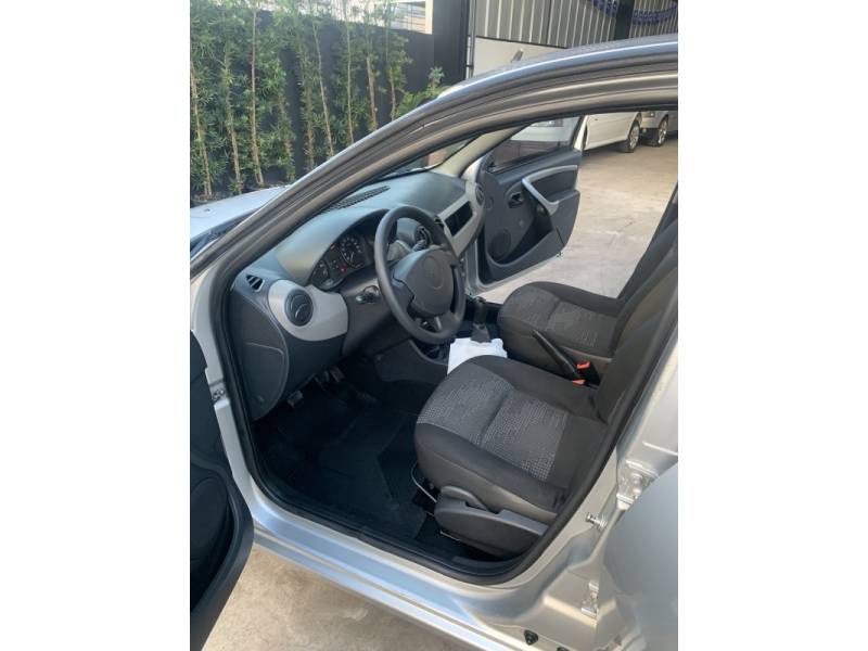 RENAULT - SANDERO - 2010/2010 - Prata - R$ 26.900,00