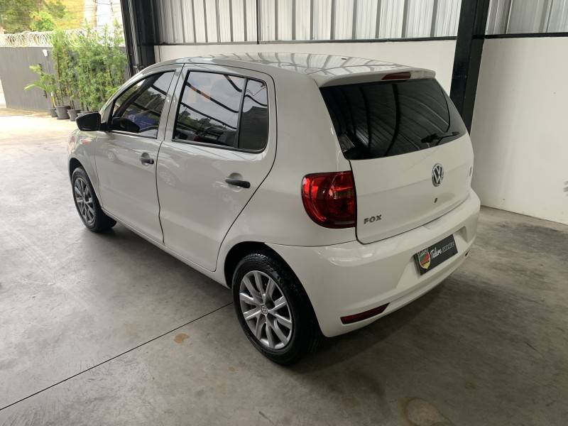 VOLKSWAGEN - FOX - 2012/2013 - Branca - R$ 34.900,00