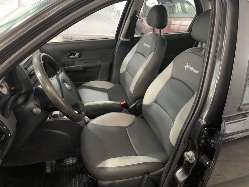 FIAT - PALIO - 2011/2012 - Preta - R$ 41.900,00