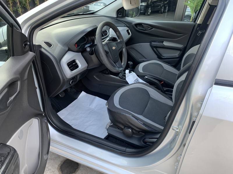 CHEVROLET - ONIX - 2015/2015 - Prata - R$ 40.900,00