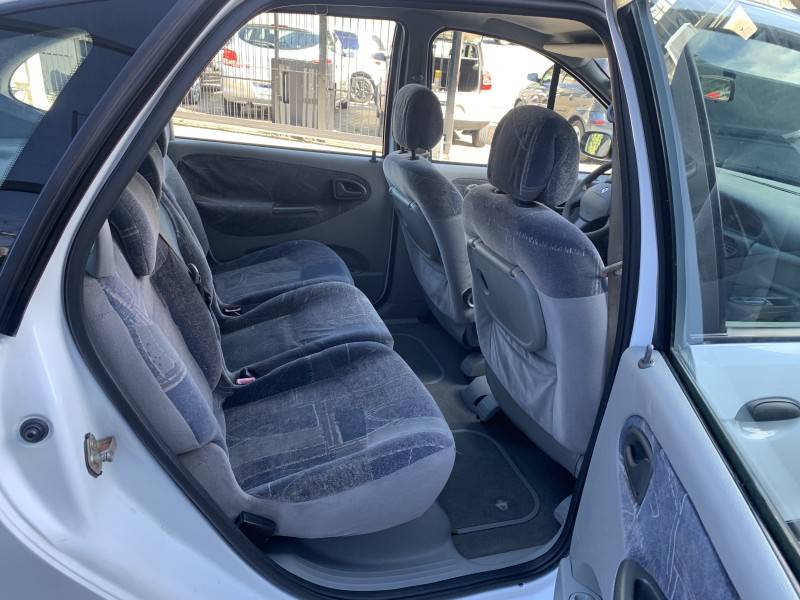 RENAULT - SCÉNIC - 2002/2003 - Branca - R$ 18.500,00