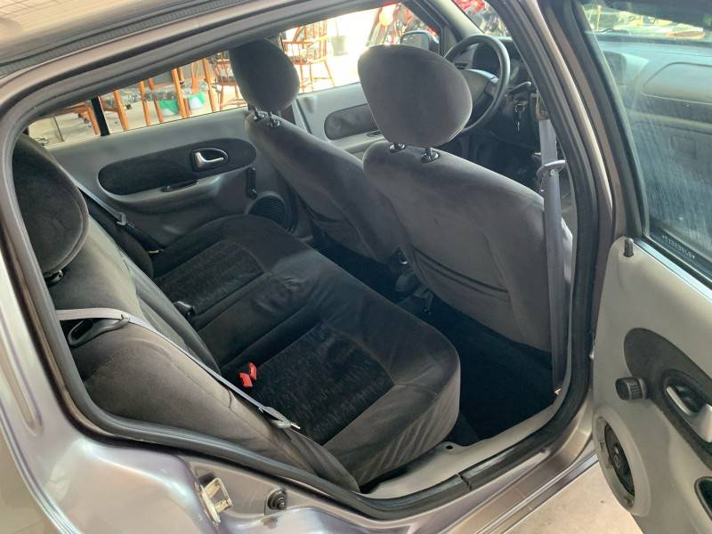 RENAULT - CLIO - 2007/2008 - Cinza - R$ 23.900,00