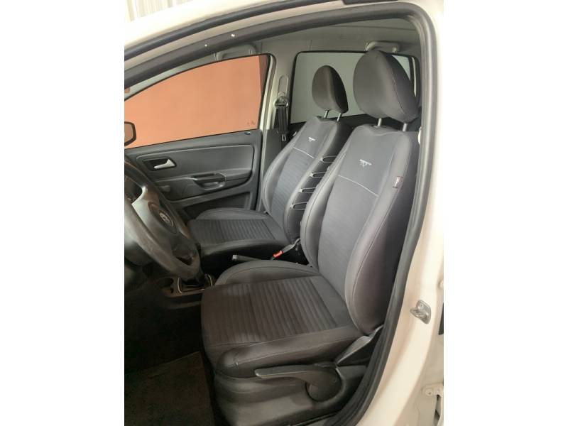 VOLKSWAGEN - FOX - 2012/2013 - Branca - R$ 34.900,00