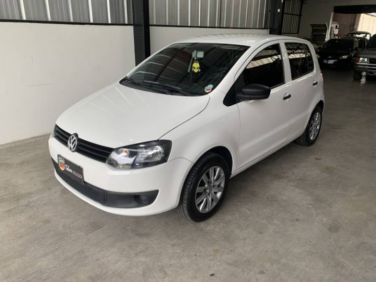 VOLKSWAGEN - FOX - 2012/2013 - Branca - R$ 34.900,00