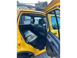 NISSAN - XTERRA - 2003/2004 - Amarela - R$ 95.000,00