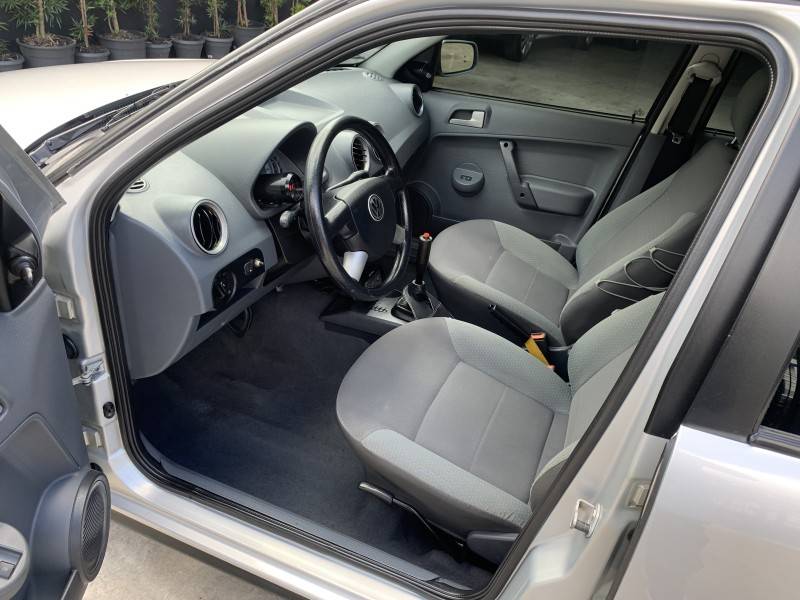 VOLKSWAGEN - GOL - 2007/2008 - Prata - R$ 85.000,00
