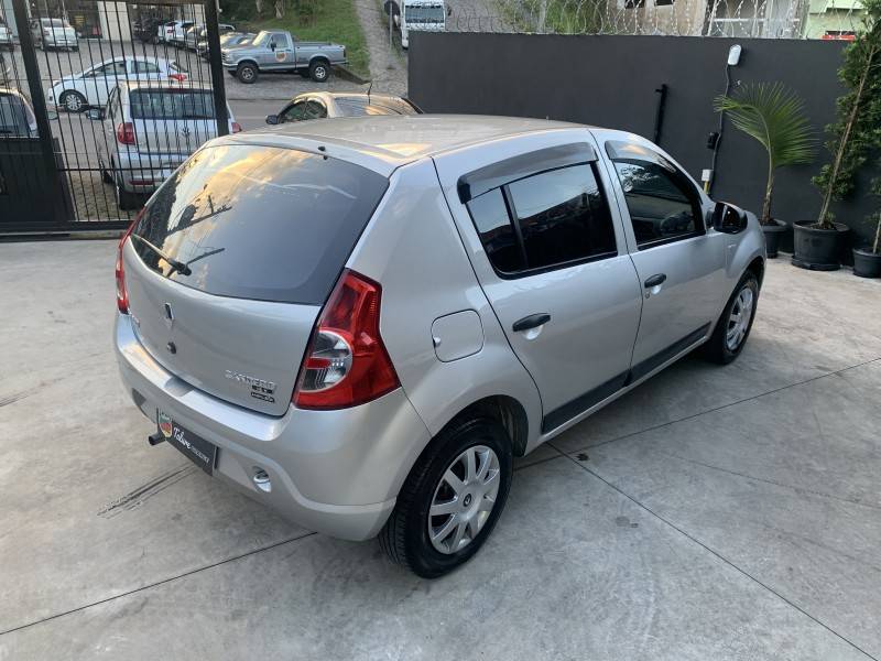 RENAULT - SANDERO - 2010/2010 - Prata - R$ 26.900,00