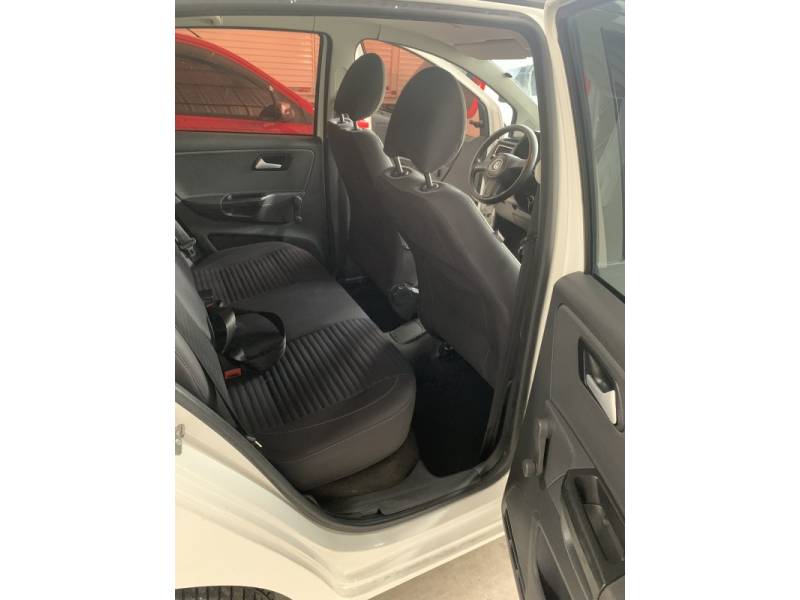 VOLKSWAGEN - FOX - 2012/2013 - Branca - R$ 34.900,00