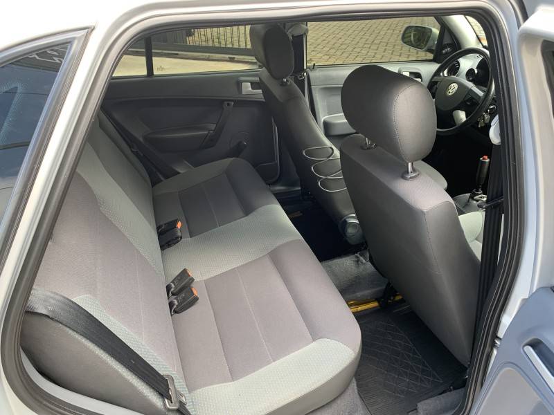 VOLKSWAGEN - GOL - 2007/2008 - Prata - R$ 85.000,00