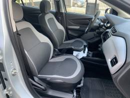 CHEVROLET - ONIX - 2015/2015 - Prata - R$ 40.900,00