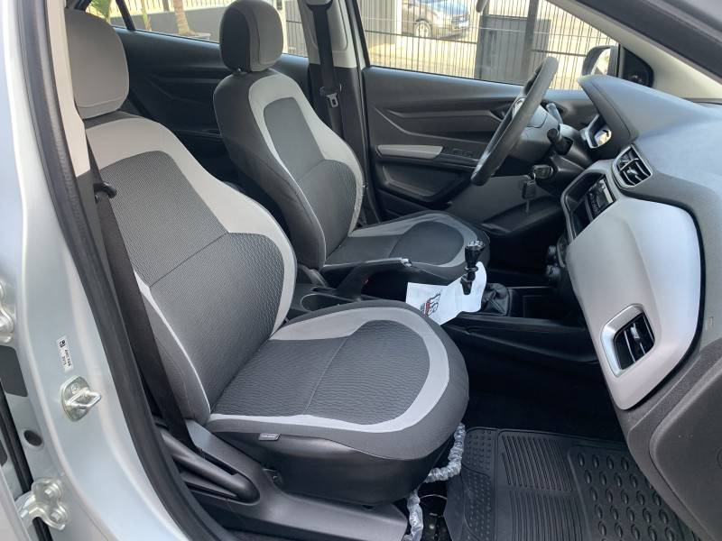 CHEVROLET - ONIX - 2015/2015 - Prata - R$ 40.900,00