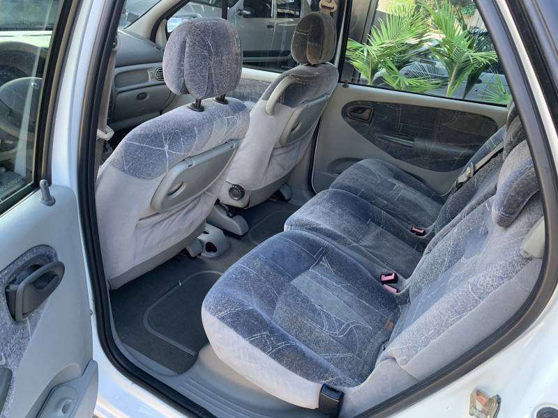 RENAULT - SCÉNIC - 2002/2003 - Branca - R$ 18.500,00