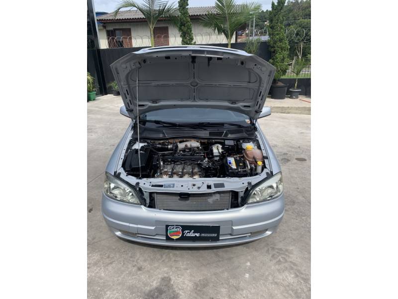 CHEVROLET - ASTRA - 2000/2001 - Prata - R$ 32.000,00