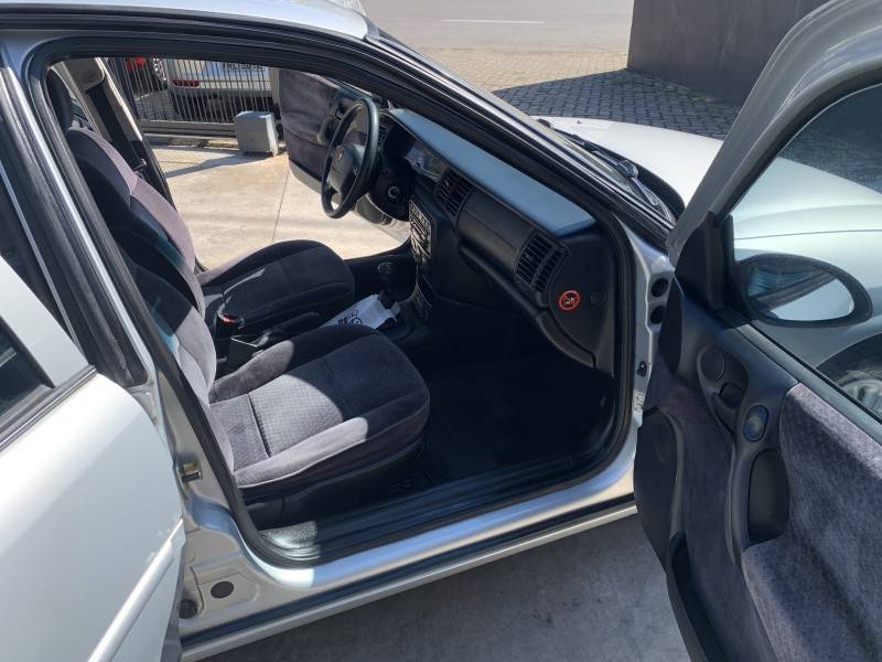 CHEVROLET - VECTRA - 1998/1999 - Prata - R$ 35.000,00