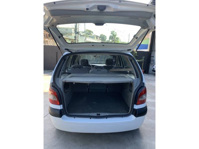 RENAULT - SCÉNIC - 2002/2003 - Branca - R$ 18.500,00