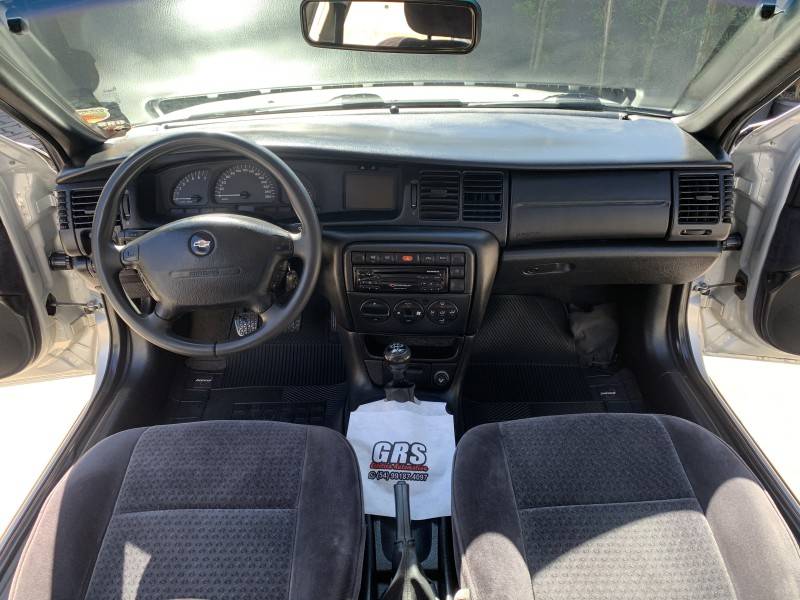 CHEVROLET - VECTRA - 1998/1999 - Prata - R$ 35.000,00