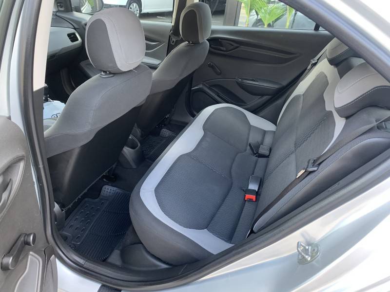 CHEVROLET - ONIX - 2015/2015 - Prata - R$ 40.900,00
