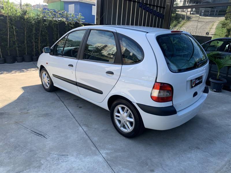 RENAULT - SCÉNIC - 2002/2003 - Branca - R$ 18.500,00