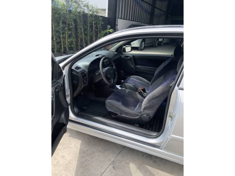 CHEVROLET - ASTRA - 2000/2001 - Prata - R$ 32.000,00