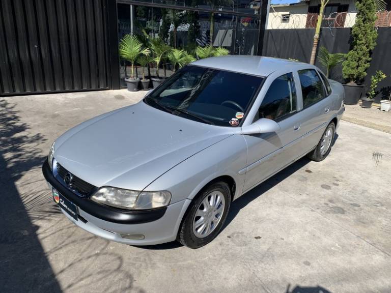 CHEVROLET - VECTRA - 1998/1999 - Prata - R$ 35.000,00