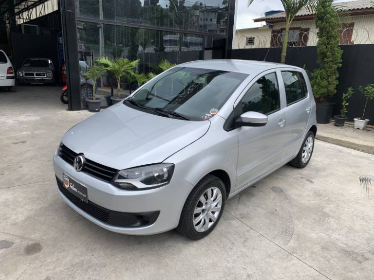 VOLKSWAGEN - FOX - 2010/2011 - Prata - R$ 30.900,00