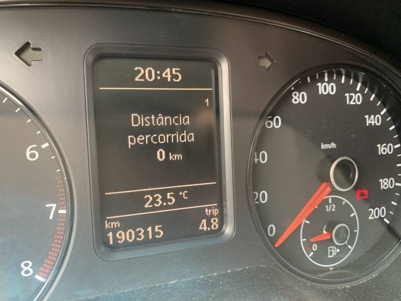 VOLKSWAGEN - FOX - 2010/2011 - Prata - R$ 30.900,00
