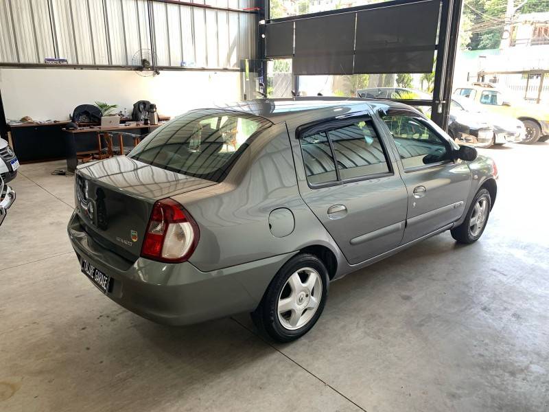 RENAULT - CLIO - 2007/2008 - Cinza - R$ 23.900,00