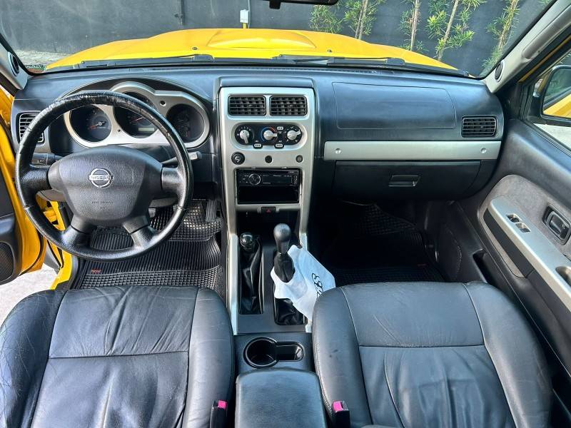 NISSAN - XTERRA - 2003/2004 - Amarela - R$ 95.000,00