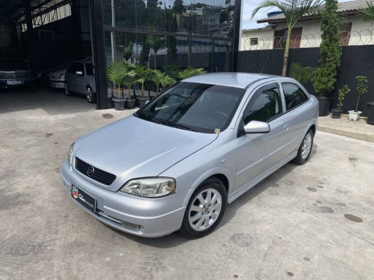 CHEVROLET - ASTRA - 2000/2001 - Prata - R$ 32.000,00