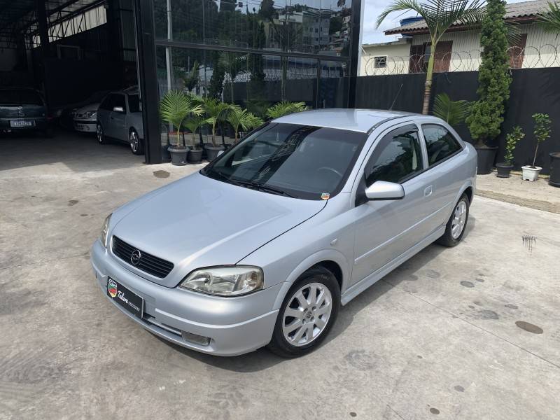 CHEVROLET - ASTRA - 2000/2001 - Prata - R$ 32.000,00
