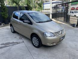 VOLKSWAGEN - FOX - 2004/2005 - Bege - R$ 23.900,00