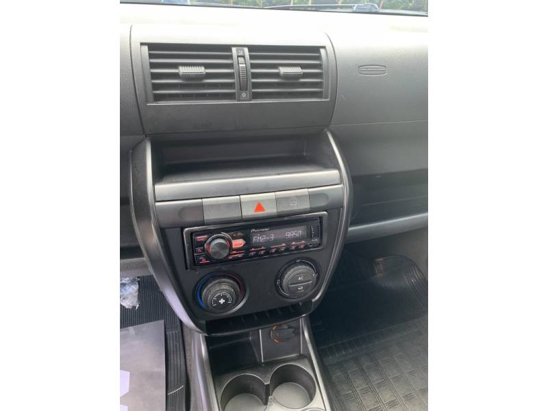 VOLKSWAGEN - FOX - 2004/2005 - Bege - R$ 23.900,00