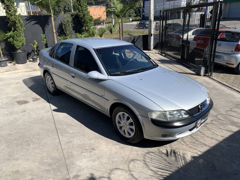CHEVROLET - VECTRA - 1998/1999 - Prata - R$ 35.000,00