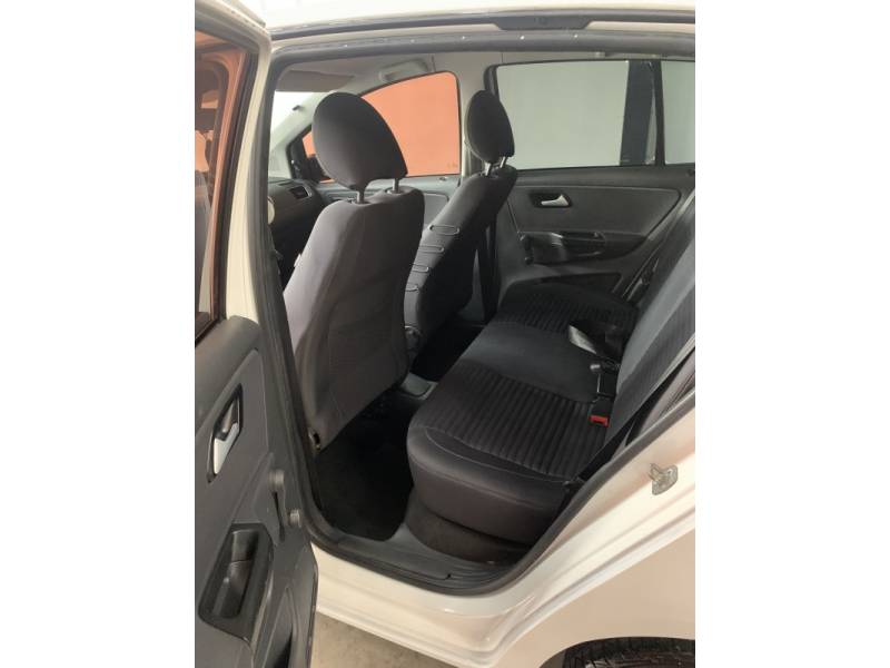 VOLKSWAGEN - FOX - 2012/2013 - Branca - R$ 34.900,00