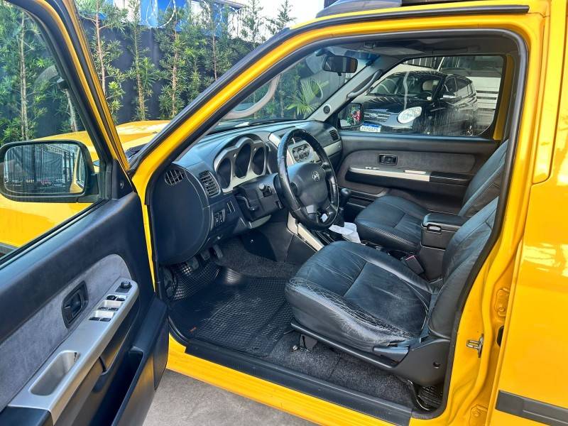 NISSAN - XTERRA - 2003/2004 - Amarela - R$ 95.000,00