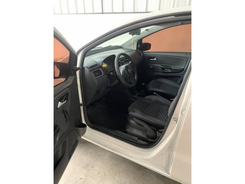 VOLKSWAGEN - FOX - 2012/2013 - Branca - R$ 34.900,00